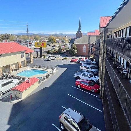 Super 8 By Wyndham Pigeon Forge Downtown Hotel Kültér fotó